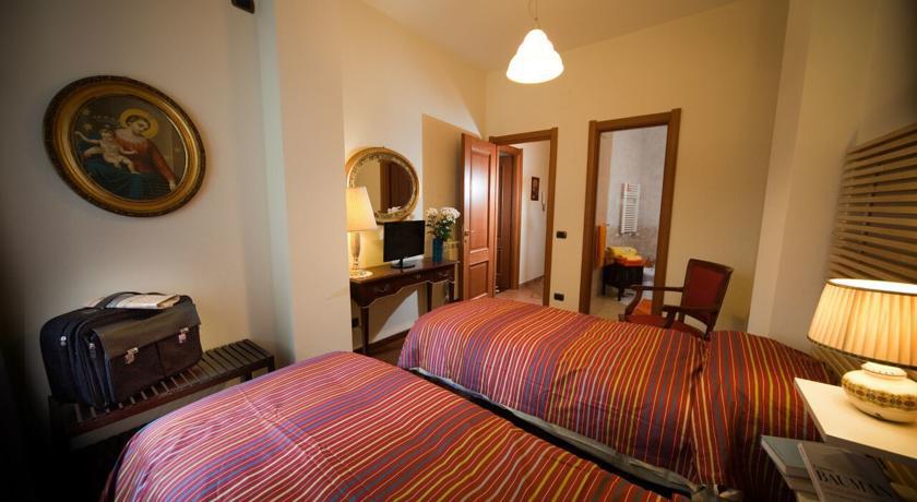 Napoli Porta Di Mare Bed & Breakfast Стая снимка