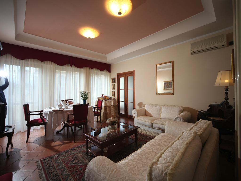 Napoli Porta Di Mare Bed & Breakfast Екстериор снимка
