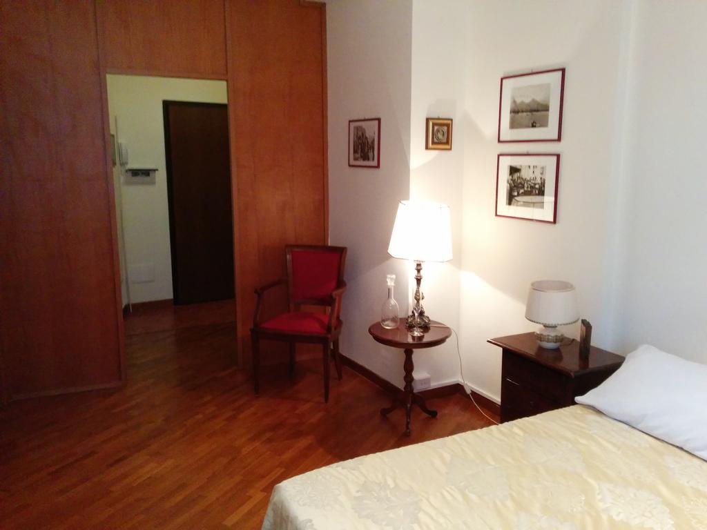 Napoli Porta Di Mare Bed & Breakfast Стая снимка