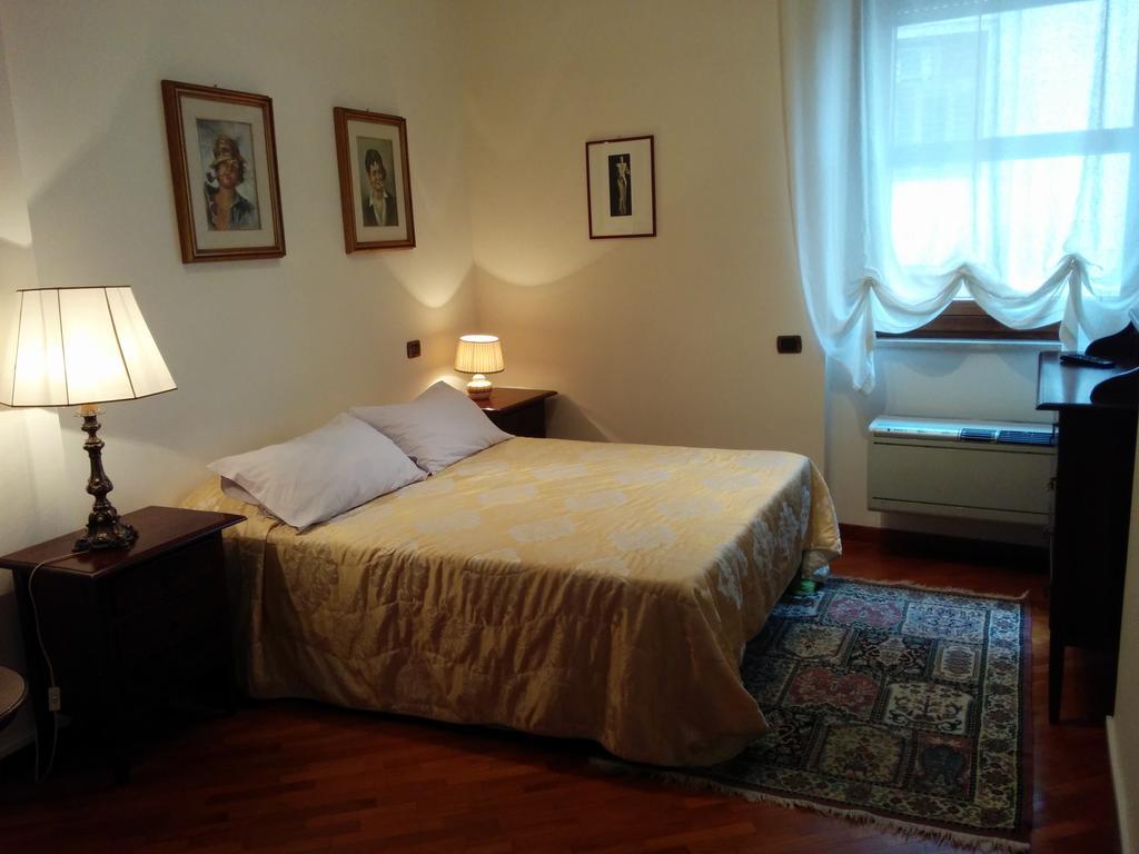 Napoli Porta Di Mare Bed & Breakfast Стая снимка