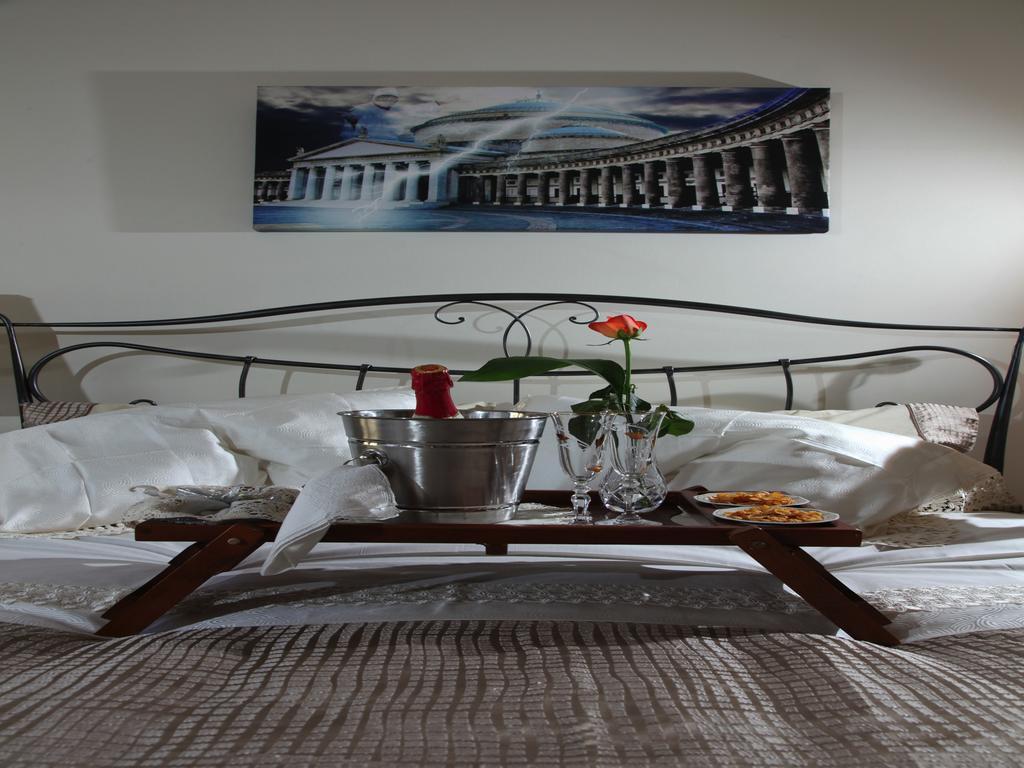 Napoli Porta Di Mare Bed & Breakfast Стая снимка
