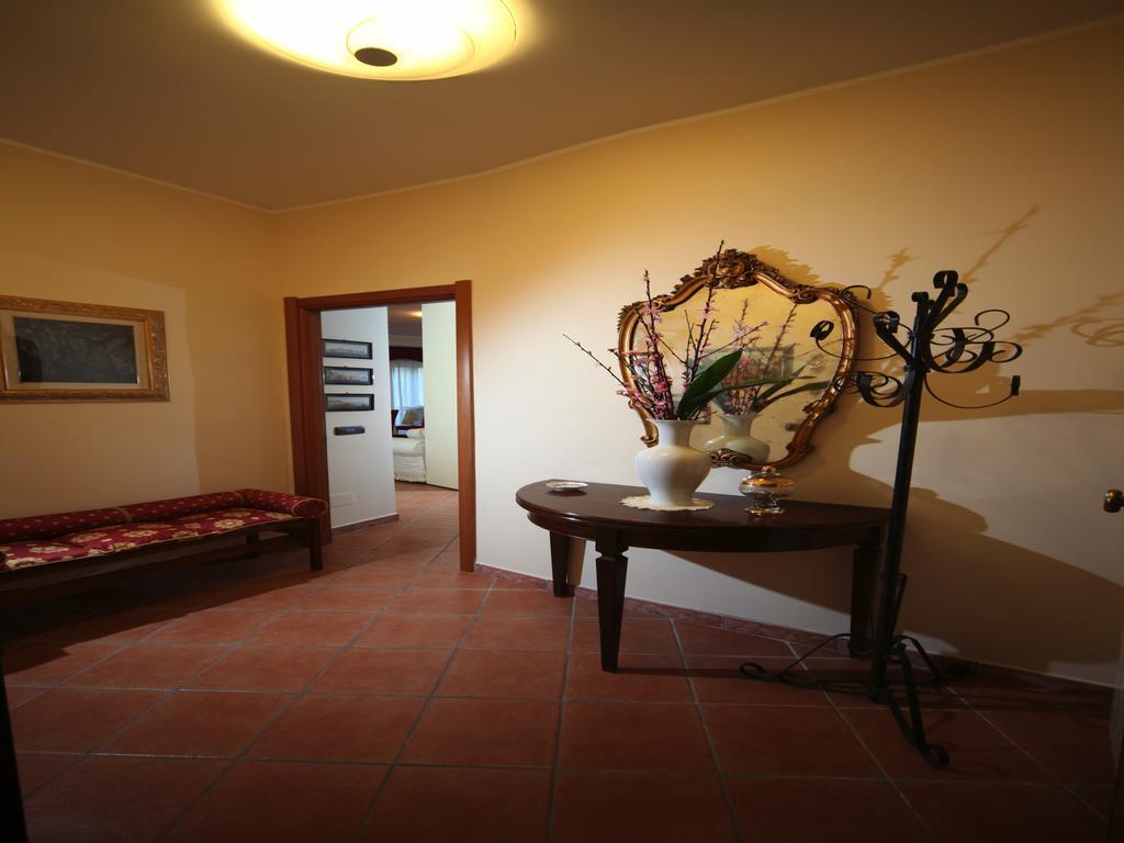 Napoli Porta Di Mare Bed & Breakfast Стая снимка