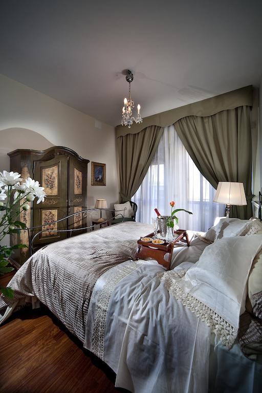 Napoli Porta Di Mare Bed & Breakfast Стая снимка